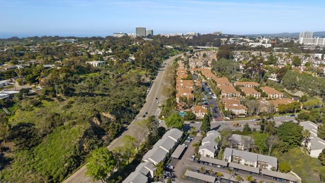 Image 38 of 40 For 8503 Villa La Jolla Dr E