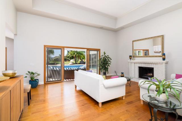 341 Pico De La Loma, Escondido CA: https://media.crmls.org/mediaz/e75bc961-9a66-4085-97b1-8028332ed1c2.jpg