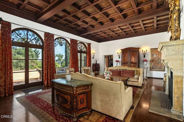 Detail Gallery Image 6 of 40 For 200 Fern Dr, Pasadena,  CA 91105 - 5 Beds | 6/2 Baths