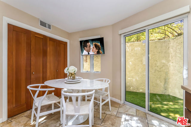 8783 Lookout Mountain Avenue, Los Angeles CA: https://media.crmls.org/mediaz/e75be299-6f72-45d8-93b2-b045246ccdd5.jpg