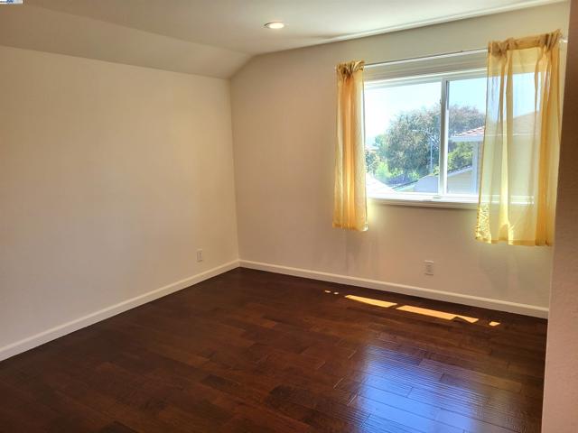 17089 Columbia Dr, Castro Valley CA: https://media.crmls.org/mediaz/e75c4d92-56d0-40bd-8d8f-82340a4e1696.jpg