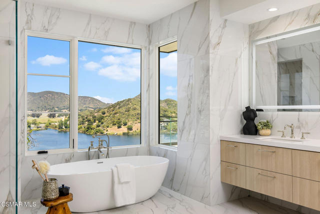 118 Giles Road, Lake Sherwood CA: https://media.crmls.org/mediaz/e75c659d-3991-4458-a0dc-e3b79cf1600b.jpg
