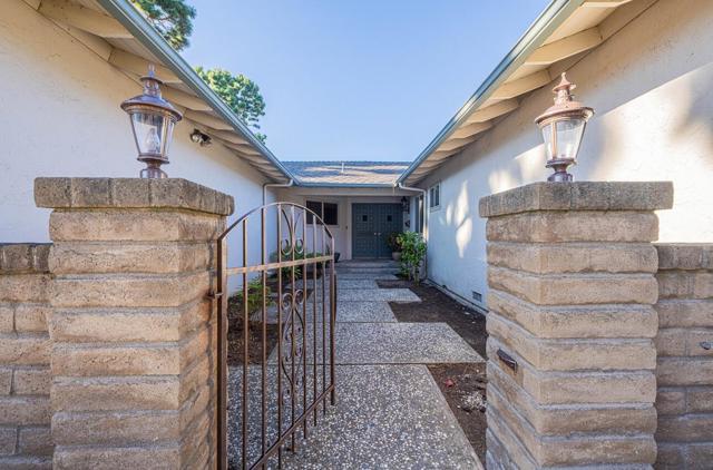 1007 Driftwood Place, Salinas CA: https://media.crmls.org/mediaz/e75d5eca-96e9-4d7f-87c1-78a67214d33f.jpg