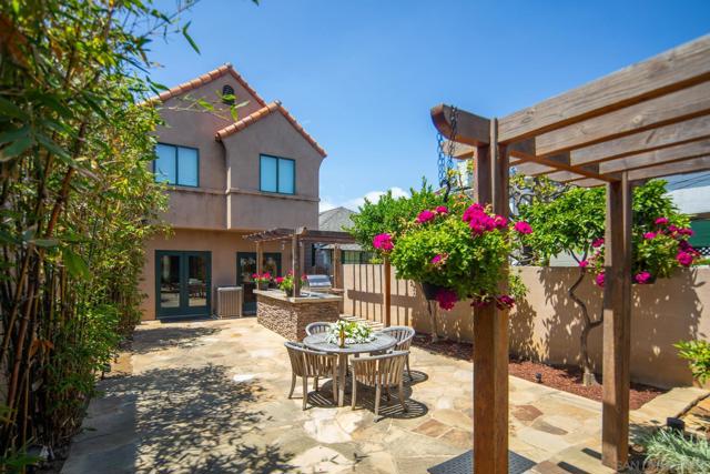 867 E Avenue, Coronado CA: https://media.crmls.org/mediaz/e75db888-297a-49ab-bbb2-ac344e9cb569.jpg