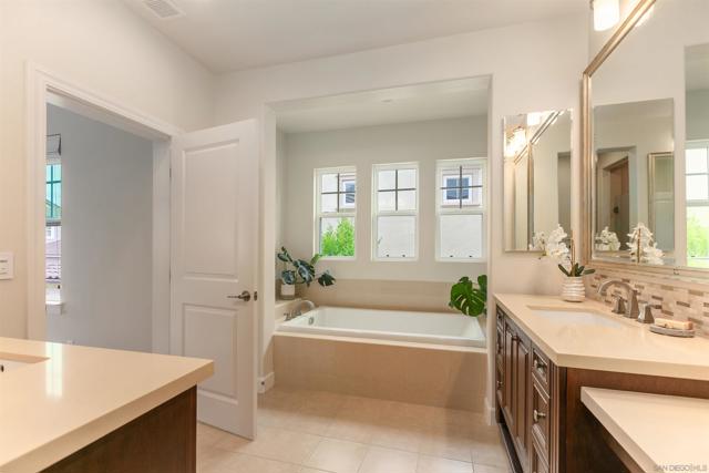 13571 Lopelia Meadows Pl, San Diego CA: https://media.crmls.org/mediaz/e75dfeff-1e96-458f-9147-5890609e584b.jpg