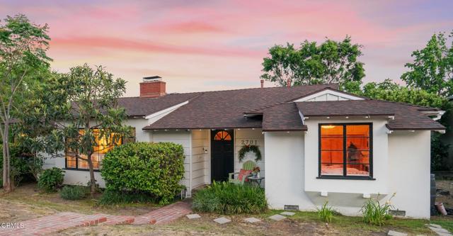 Detail Gallery Image 1 of 22 For 2701 N 6th St, Burbank,  CA 91504 - 3 Beds | 2 Baths