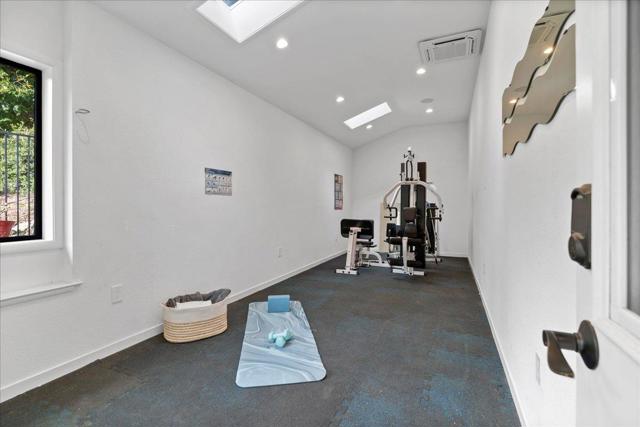 23435 Summit Road, Los Gatos CA: https://media.crmls.org/mediaz/e75e376c-b7f8-49ea-92e3-350b36692583.jpg