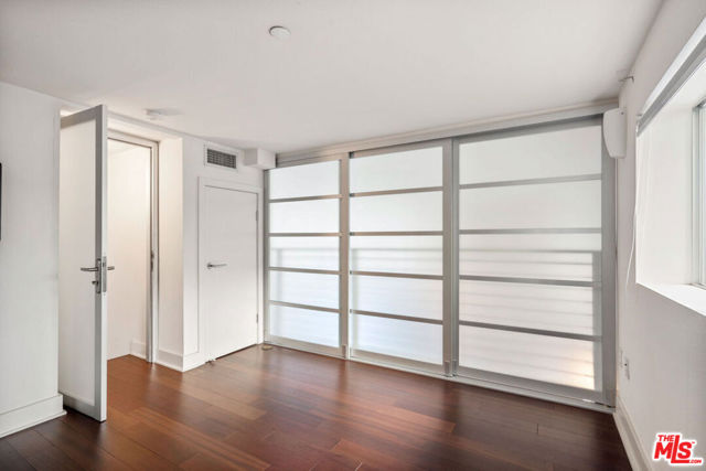 600 S Ridgeley Drive, Los Angeles CA: https://media.crmls.org/mediaz/e75e585a-0e8a-402d-bdcf-c8b4c4d0d0d2.jpg