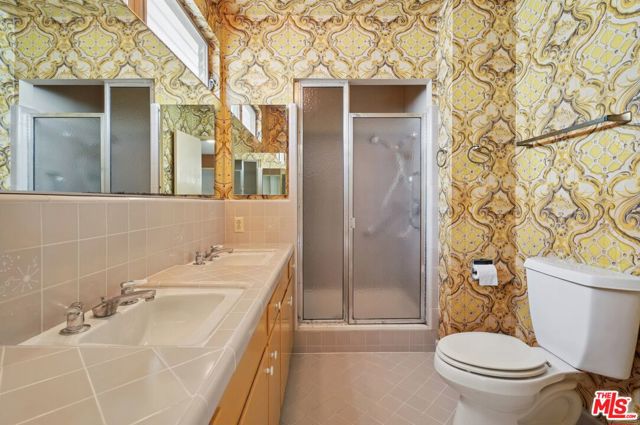 3684 Willowcrest Avenue, Studio City CA: https://media.crmls.org/mediaz/e75eb0d1-726e-4298-9be9-80deecd0d65c.jpg