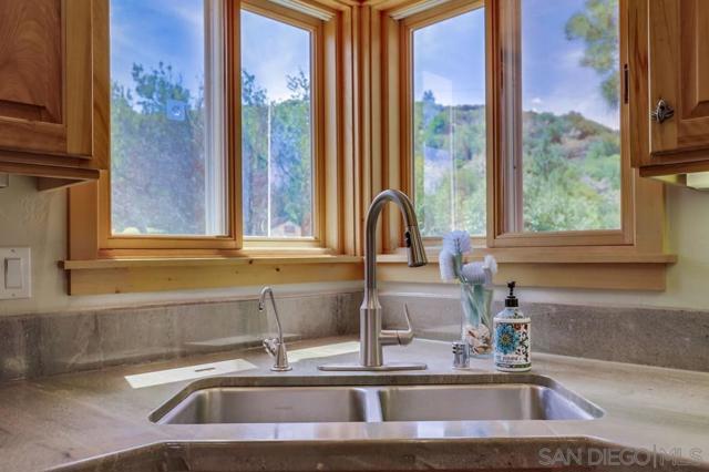 753 Ridgewood Dr, Julian CA: https://media.crmls.org/mediaz/e75f0125-6055-4fb9-8d21-05d307f911c9.jpg