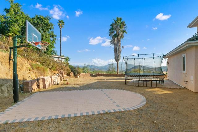 1566 Plantation Way, El Cajon CA: https://media.crmls.org/mediaz/e75f2099-da84-4fb4-bb17-edc2b5190463.jpg