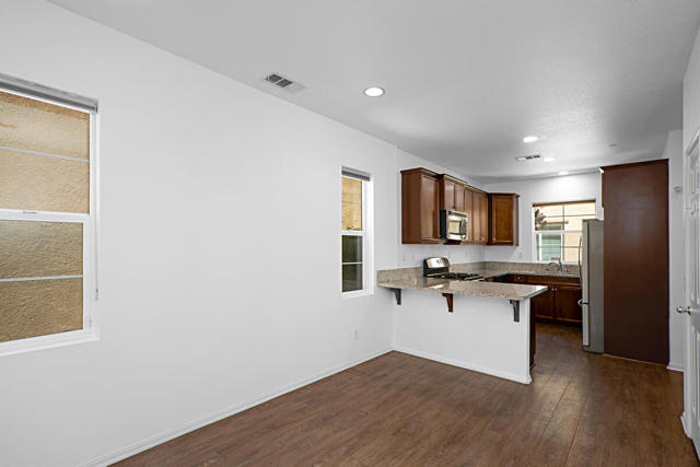 609 Calle Vibrante, Palm Desert CA: https://media.crmls.org/mediaz/e75f36b3-fa9a-4e29-baa6-5d8fd418c27c.jpg