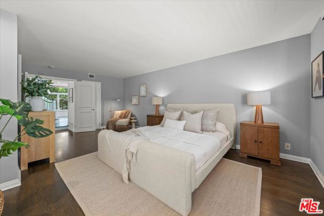 10411 Windtree Drive, Bel Air CA: https://media.crmls.org/mediaz/e75f5769-9eac-413f-a0ac-07b22a7f9700.jpg