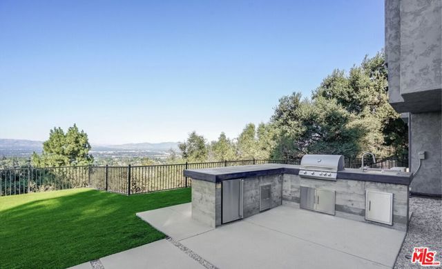 15851 Mulholland Place, Los Angeles CA: https://media.crmls.org/mediaz/e75f70d9-d2ac-44da-9f7b-8ea69a9b8ff8.jpg