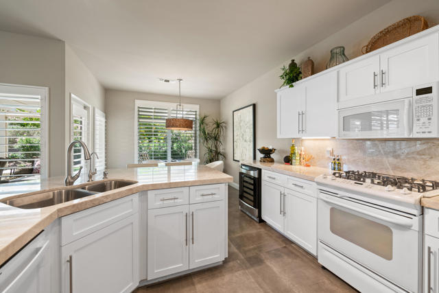 78391 Desert Willow Drive, Palm Desert CA: https://media.crmls.org/mediaz/e75fc834-cd67-455b-a093-808e658594c8.jpg
