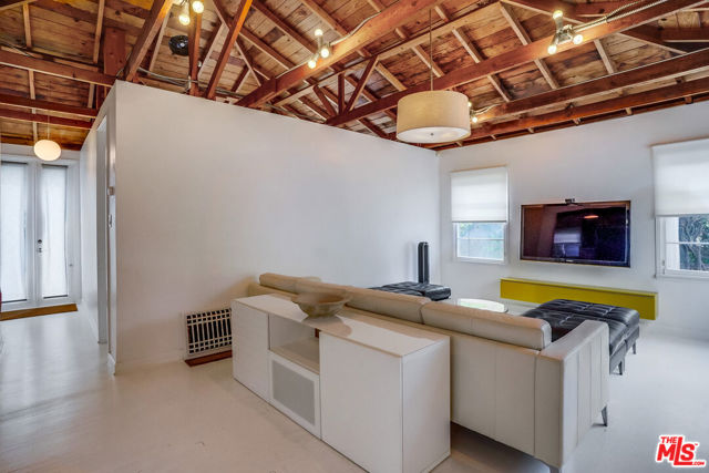 118 Strand Street photo 3