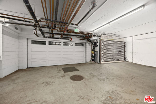 272 N Chester Avenue, Pasadena CA: https://media.crmls.org/mediaz/e7610639-60f4-4bf6-8800-f6639f6c9d89.jpg