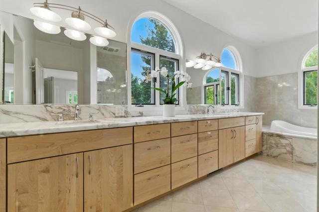 14210 Berry Hill Court, Los Altos Hills CA: https://media.crmls.org/mediaz/e761094b-e43a-48c2-aa8d-fd5c3c01e3a4.jpg