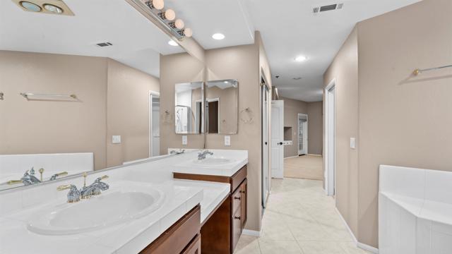 2894 Torrey Pines Rd, La Jolla CA: https://media.crmls.org/mediaz/e761e10a-6523-4471-95fa-1c47df1512a1.jpg