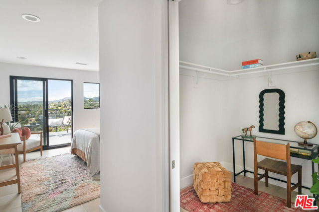 1615 Sargent Place, Los Angeles CA: https://media.crmls.org/mediaz/e7623a04-8859-4b6a-8a84-35b853e544a5.jpg