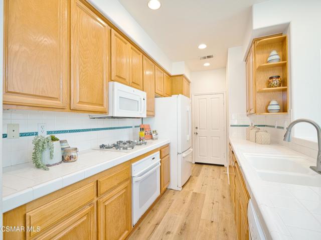 3127 La Casa Court, Thousand Oaks CA: https://media.crmls.org/mediaz/e7623c2a-df6f-459e-be1d-985119d8c548.jpg