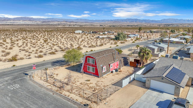 71915 Samarkand Drive, 29 Palms CA: https://media.crmls.org/mediaz/e7628855-7de8-42e6-8352-043d4bcc198a.jpg