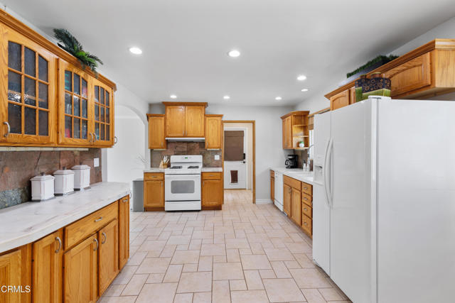 Detail Gallery Image 9 of 45 For 1036 Stanford Dr, Simi Valley,  CA 93065 - 5 Beds | 2/1 Baths