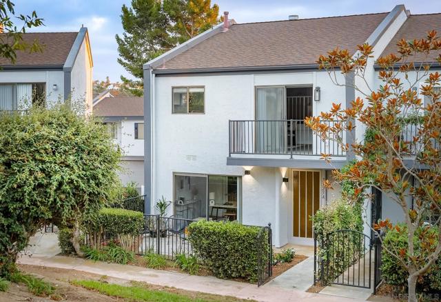 7325 Alicante Rd, Carlsbad CA: https://media.crmls.org/mediaz/e762dc58-dfff-48c0-9072-5e8bbd4ceb7a.jpg