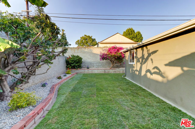8500 Mcconnell Avenue, Los Angeles CA: https://media.crmls.org/mediaz/e763c25f-d8fc-46df-b558-1d02bf1d75d3.jpg
