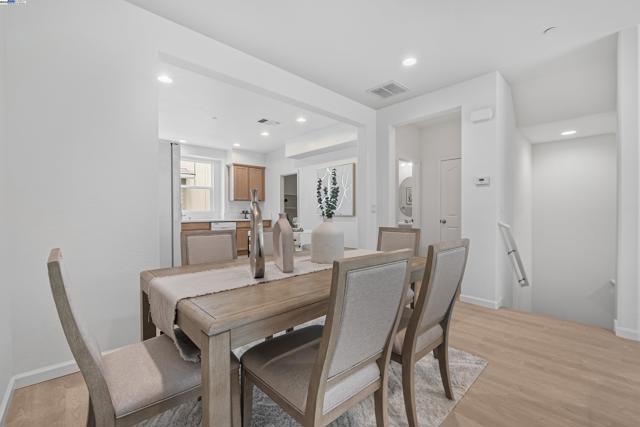6677 S Mariposa Ln, Dublin CA: https://media.crmls.org/mediaz/e763e796-7d72-4957-ac2a-11fa30112790.jpg