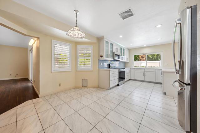 Image 18 of 37 For 72890 Amber Street