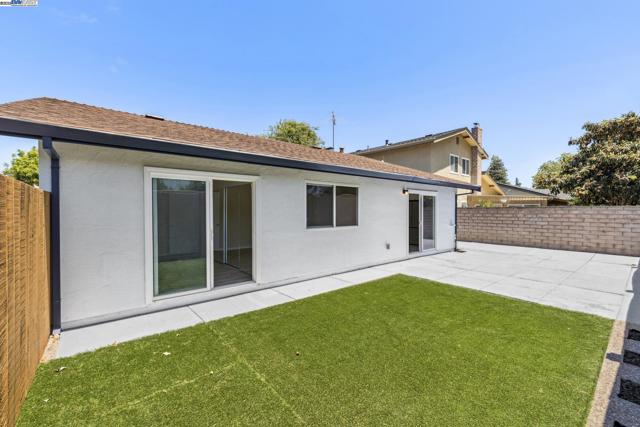 32555 Lake Bridgeport St, Fremont CA: https://media.crmls.org/mediaz/e7645117-b3d1-4b9f-ba5b-9f552587d4fc.jpg