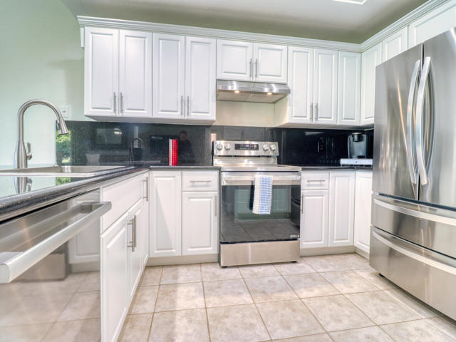 Image 18 of 52 For 77897 Woodhaven Drive