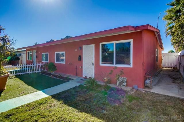3305 3307 Clairemont Mesa Blvd, San Diego CA: https://media.crmls.org/mediaz/e76550dc-0e82-45db-a0af-3d84e69d75d1.jpg
