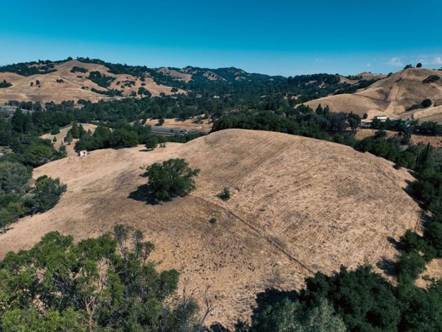 3101 Old Tunnel Road, Lafayette CA: https://media.crmls.org/mediaz/e7658665-0ce9-462d-a3b6-6dee4d6d0385.jpg