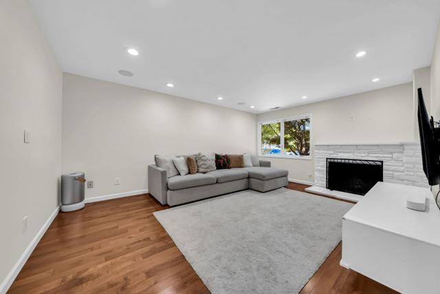 1024 Berkeley Avenue, Menlo Park CA: https://media.crmls.org/mediaz/e765a6a9-4da1-47aa-8f0b-d963d88f8edc.jpg