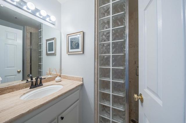 21028 Country Park Road, Salinas CA: https://media.crmls.org/mediaz/e765eea5-c185-4f3f-bd1f-e9e4a4fb0d0b.jpg
