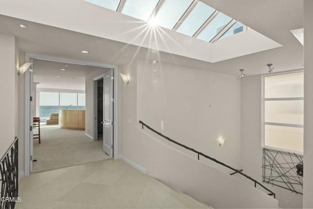 1135 Capri Way, Oxnard CA: https://media.crmls.org/mediaz/e765ff36-1179-4fd5-8a07-d3eb44d60169.jpg