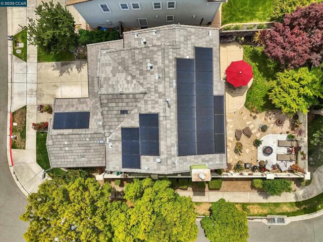 1033 LANTERN BAY, Hercules CA: https://media.crmls.org/mediaz/e766650a-aa50-4668-93b5-f143c21e0a4a.jpg