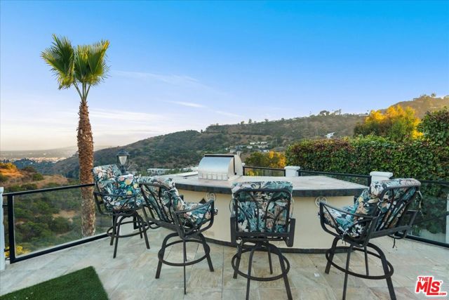 6530 Lakeridge Road, Los Angeles CA: https://media.crmls.org/mediaz/e7678ce7-5423-4077-bc2e-7977779c269d.jpg