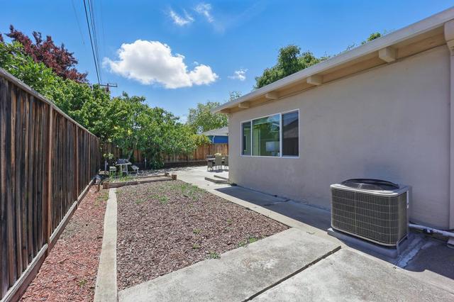 1941 Briarwood Drive, Santa Clara CA: https://media.crmls.org/mediaz/e7685a23-27d0-4006-9b1b-d22a5d6b613d.jpg