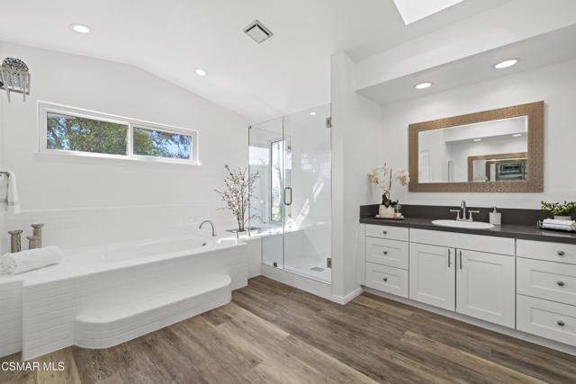 287 Golden Fern Court, Simi Valley CA: https://media.crmls.org/mediaz/e7691823-141a-4580-ba89-0304f25ce471.jpg