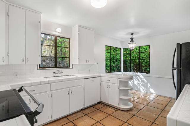 839 N Avenida Olivos, Palm Springs CA: https://media.crmls.org/mediaz/e76b26b3-d7d9-446a-8629-9cf63449fbdf.jpg