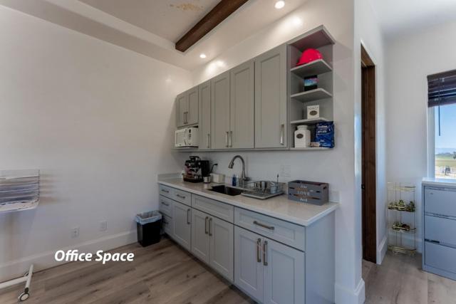 8440 Lovers Lane, Hollister CA: https://media.crmls.org/mediaz/e76b2e54-54e0-4512-b56b-a3d8f1a21920.jpg