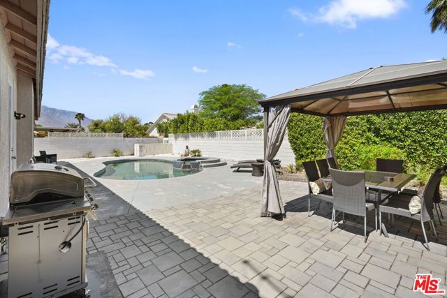 69730 Mccallum Way, Cathedral City CA: https://media.crmls.org/mediaz/e76b9370-7136-4cee-9716-ce86c7f220af.jpg