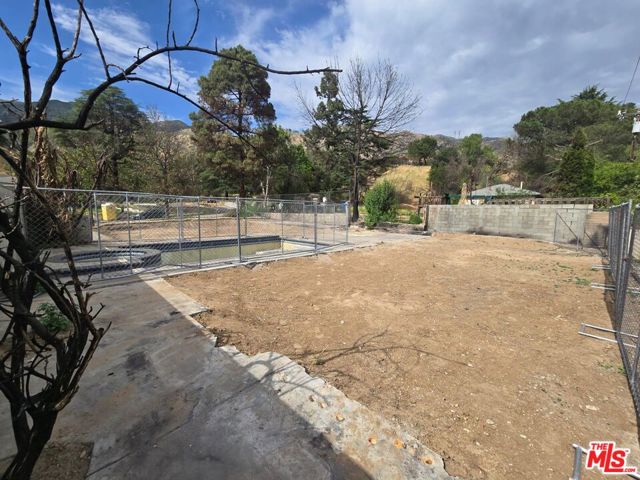 3792 El Sereno Avenue, Altadena CA: https://media.crmls.org/mediaz/e76c008c-6d5d-495d-968a-ea45febfd11c.jpg