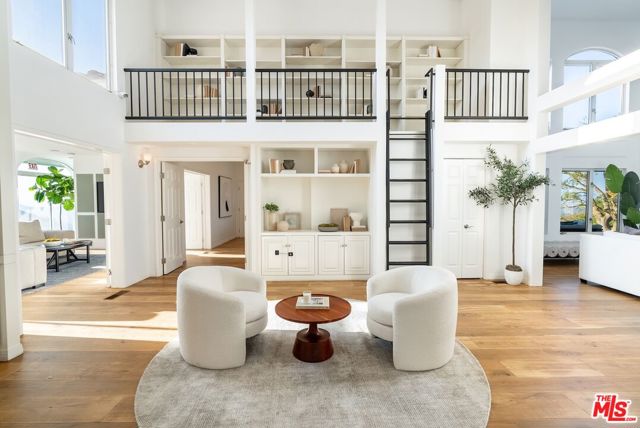 21965 Saddle Peak Road, Topanga CA: https://media.crmls.org/mediaz/e76c0fb7-f786-4340-ba51-2d2bdcc5c493.jpg