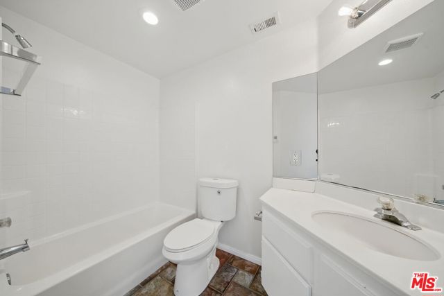 3702 Las Palmas Avenue, Palmdale CA: https://media.crmls.org/mediaz/e76c6cf5-0b7d-4b87-8a25-ef5aea6f3a13.jpg