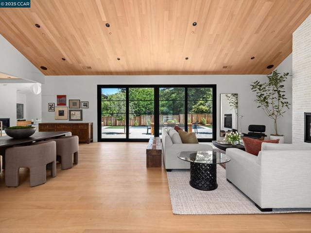 3364 Las Huertas Rd, Lafayette CA: https://media.crmls.org/mediaz/e76cbffa-eed1-42ae-ab9e-c84bcb0a6b09.jpg