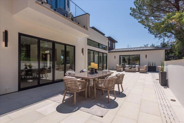 1025 Continental Drive, Menlo Park CA: https://media.crmls.org/mediaz/e76d6597-6294-4ef2-a63a-0a27415a4945.jpg